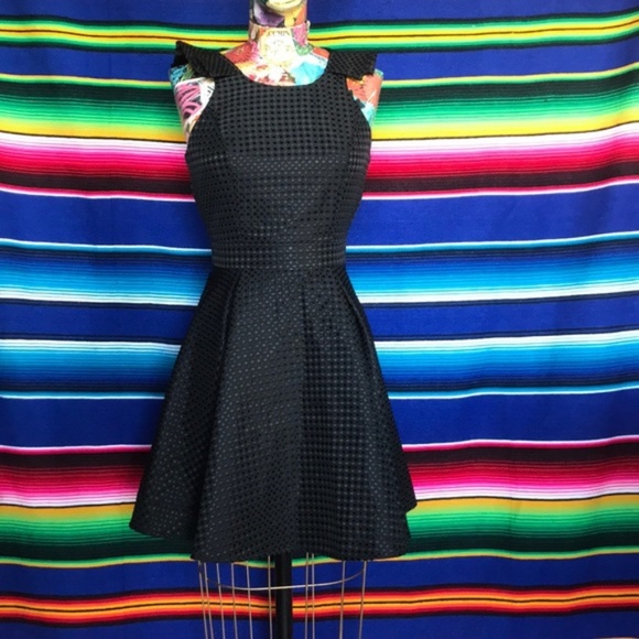 BCBGeneration Ruffle Back Jacquard Pattern Zi - Picture 3 of 9